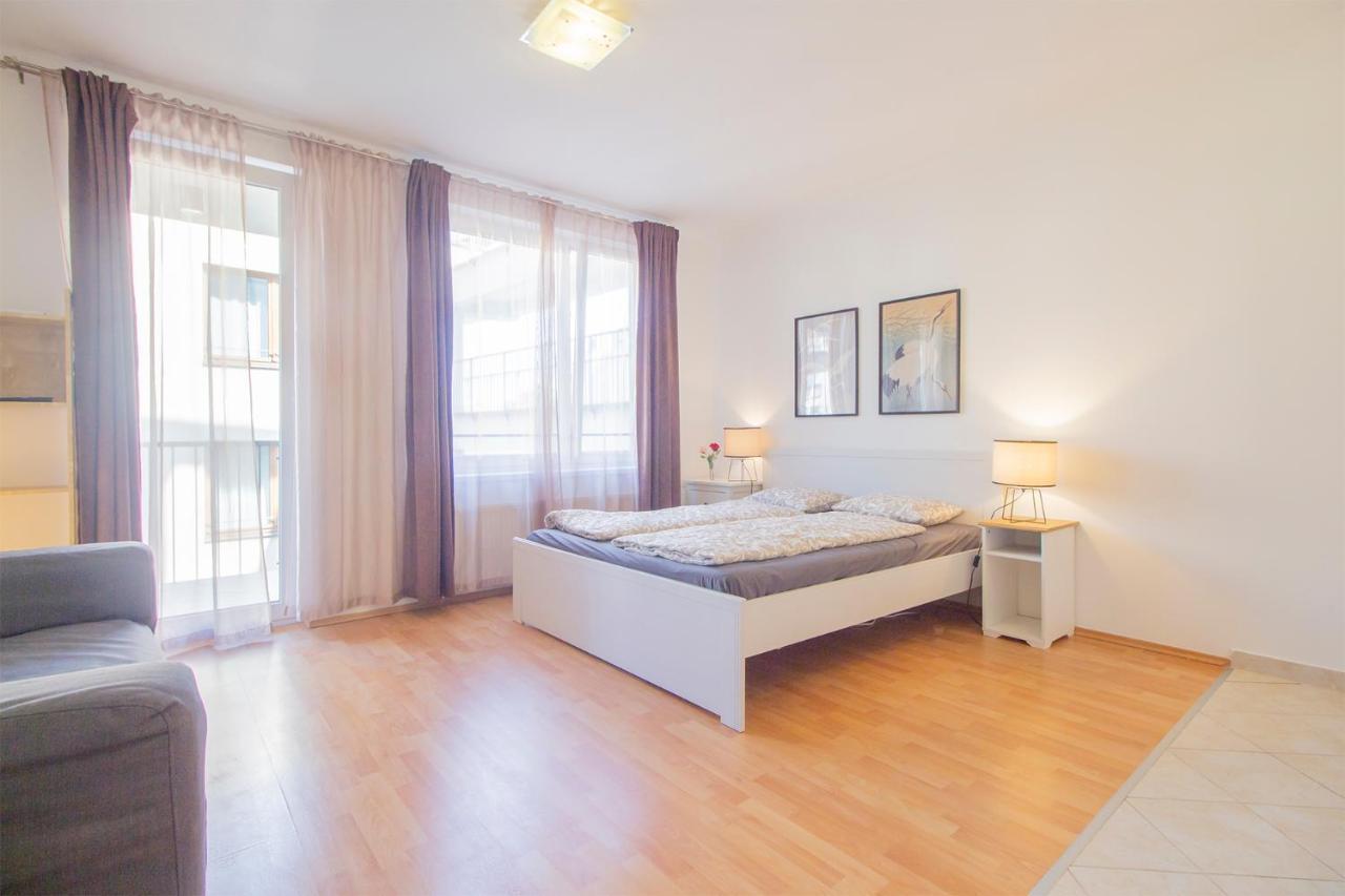 דירות בודפשט Corvin Modern Studio With Ac, Parking מראה חיצוני תמונה